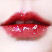 性感红色嘴唇女生头像高清图片,红唇惊艳又抢眼
