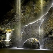 隐密瀑布,好看又耐看的山涧瀑布风景头像图片