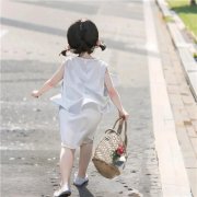 治愈系萌萌哒可爱的小女孩背影头像图片